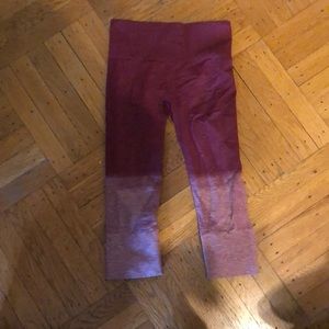 seamlessly street crop-ombré maroon